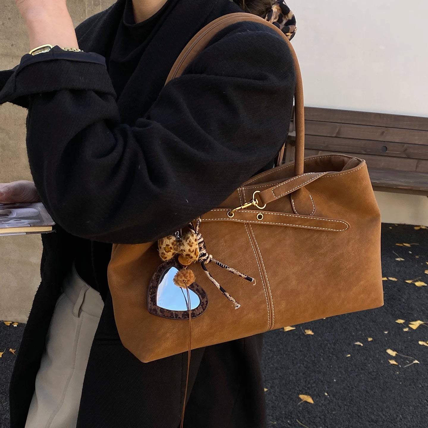 Large-Capacity Women’s Tote Bag – Lightweight Luxury Shoulder Bag for Work & Everyday Use
