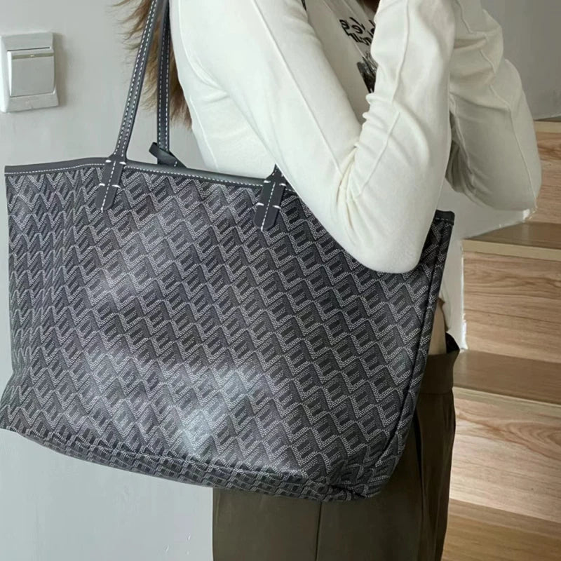 Large Leather Tote Bag for Women – Structured Designer Shoulder Bag with Spacious Interior