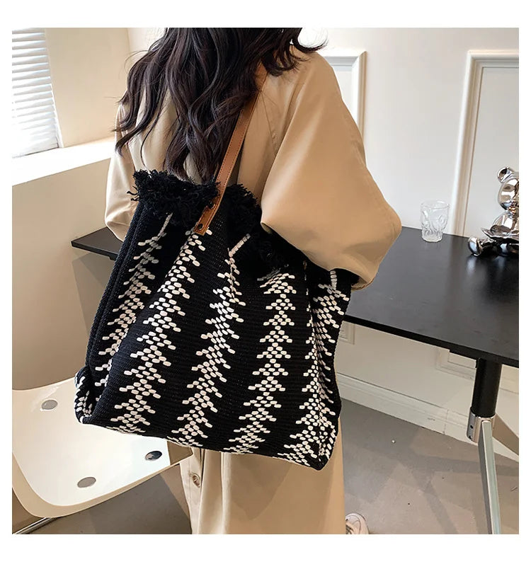 Summer Vibes Beach Tote Bag – Large Tassel Shoulder Bag