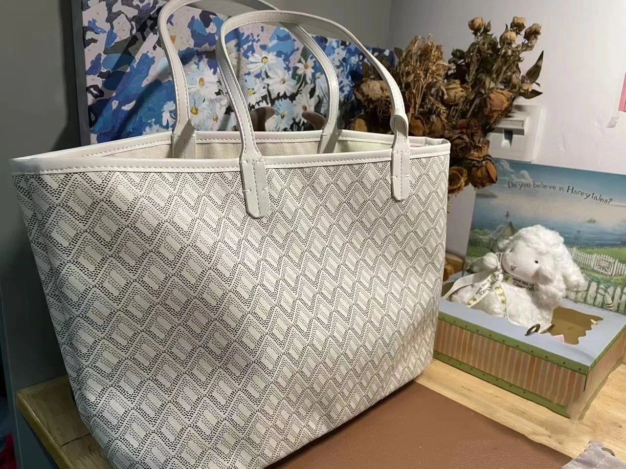 Large Leather Tote Bag for Women – Structured Designer Shoulder Bag with Spacious Interior